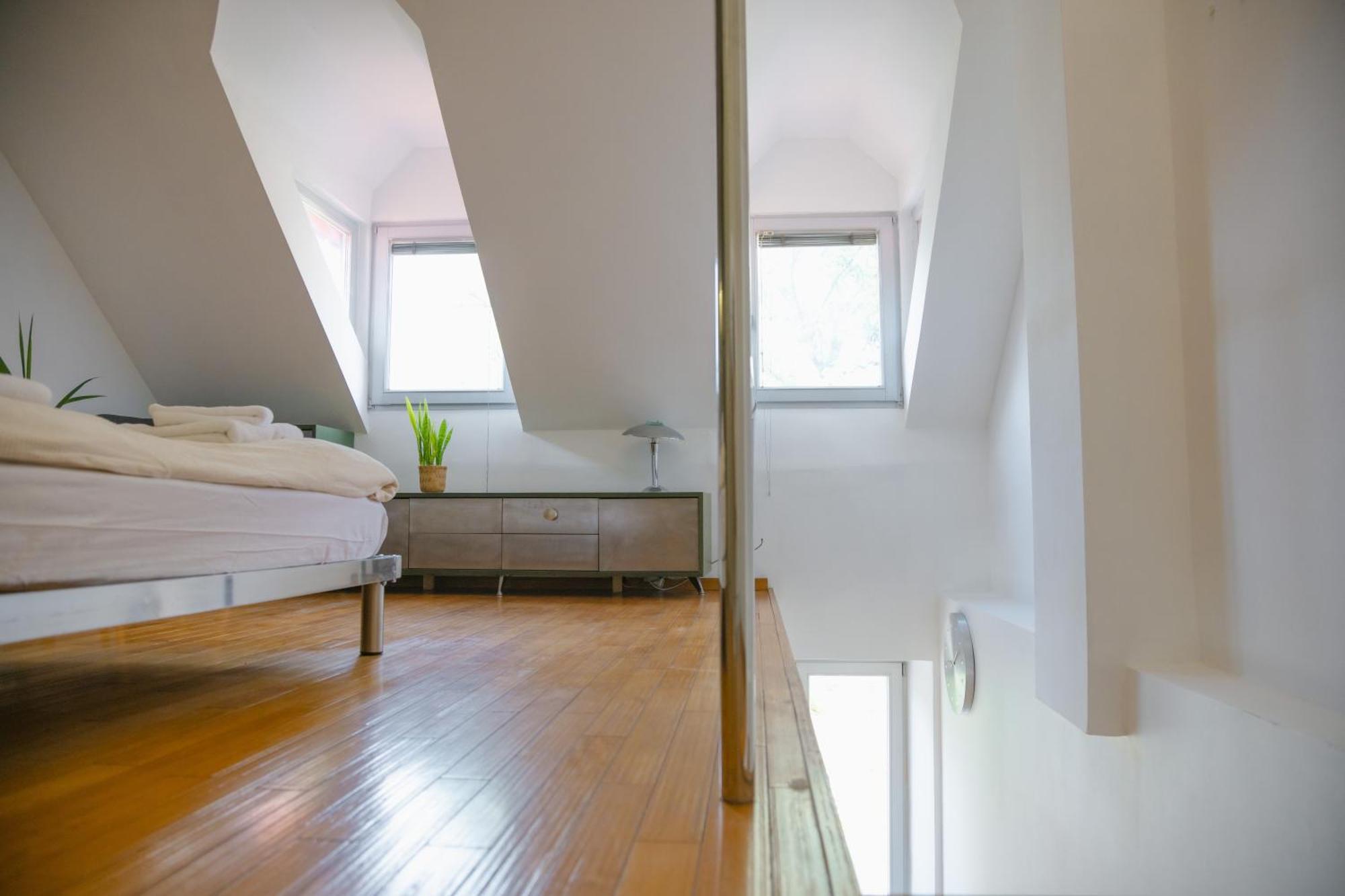 Bridge Apartment *